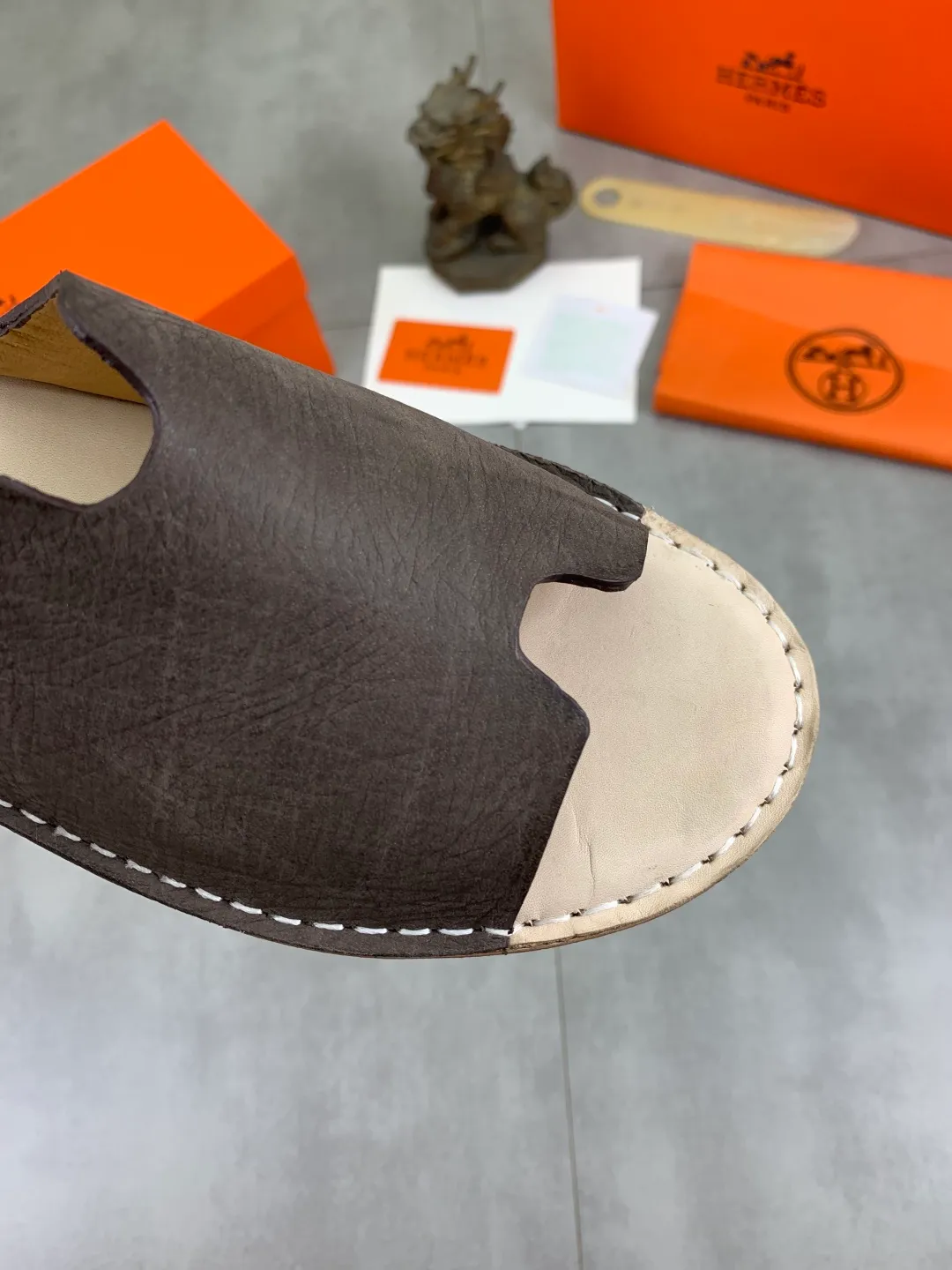 Men's men's shoes 💰P360 new model (genuine leather outsole series) new colors are coming simultaneously on the official website [HERMES] Hermès series: original development, original anatomy display, exclusive outsole [Material] Sole: original genuine leather sole with cow essence film 🌸. Fabric Original calfskin Lining: Imported cowhide, delicate and soft Code number: 38-44